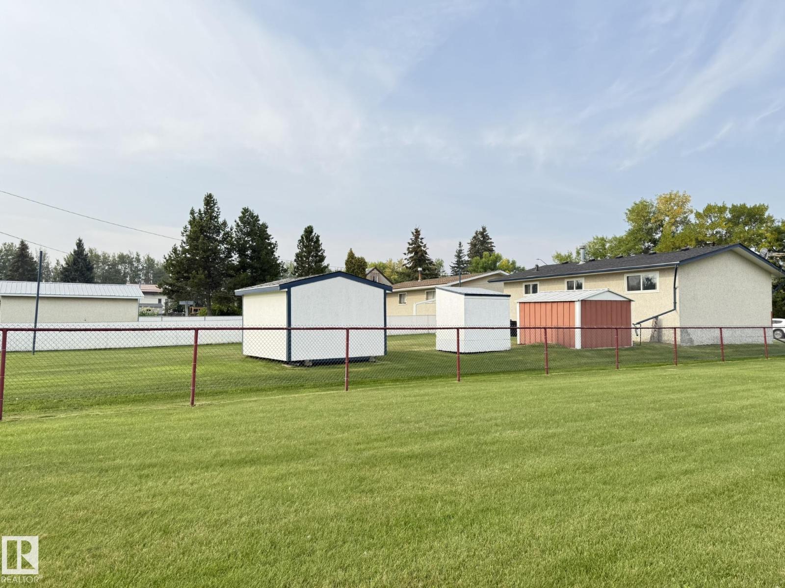 Photo 20 of 5027 48 St, Warburg AB