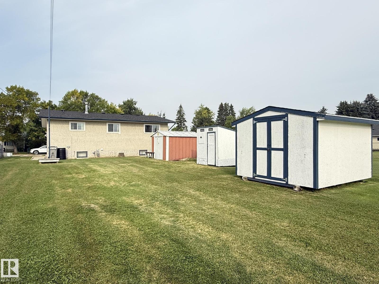 Photo 22 of 5027 48 St, Warburg AB