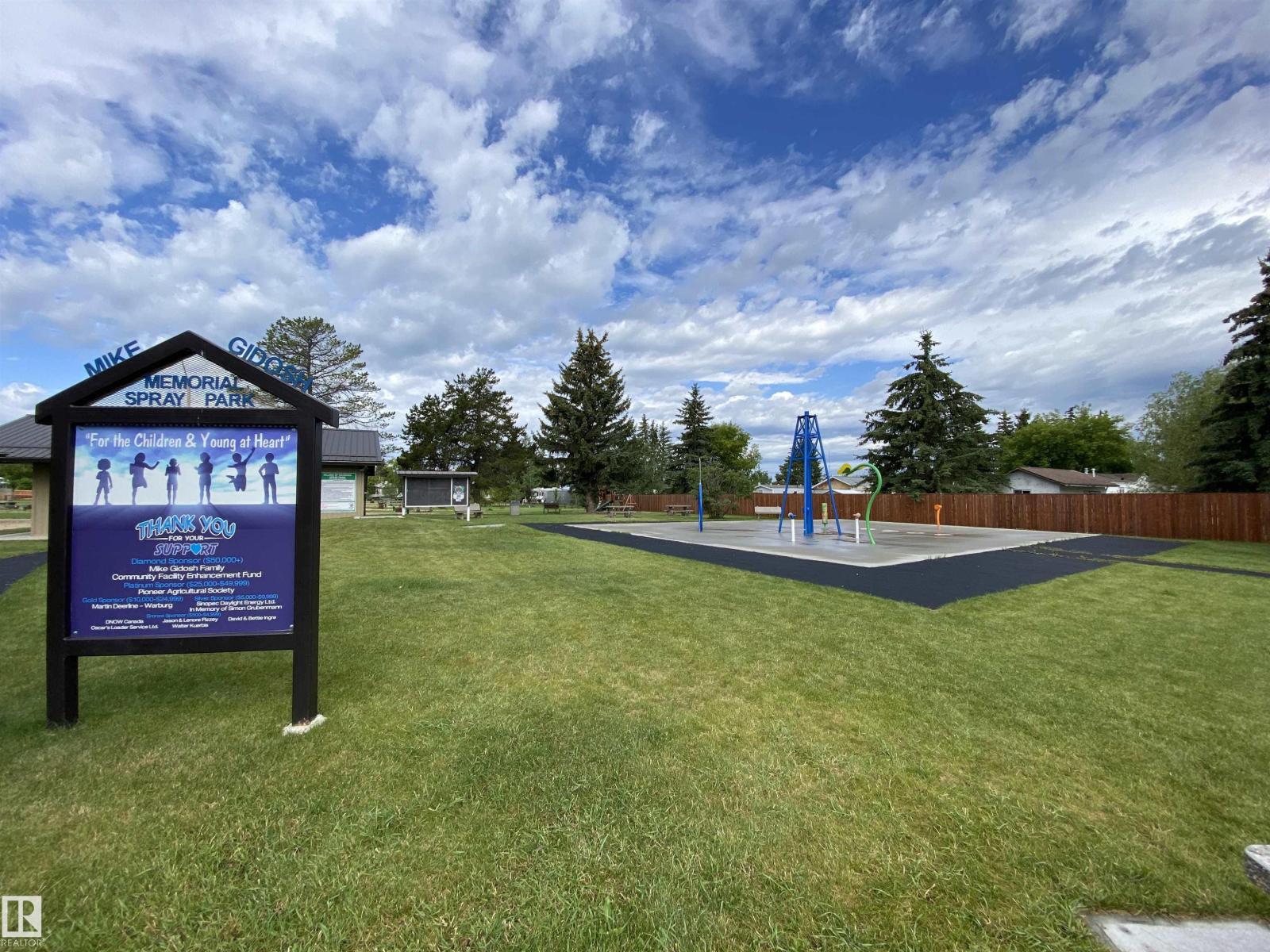 Photo 26 of 5027 48 St, Warburg AB