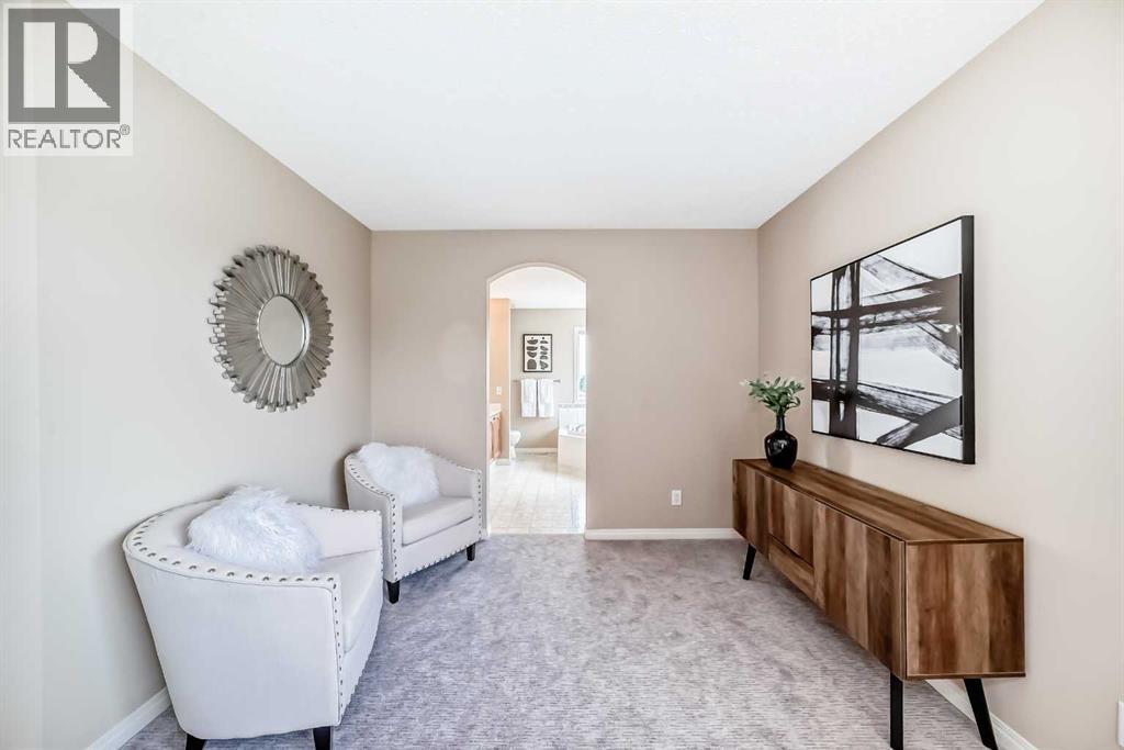 Photo 11 of 17 Royal Ridge Hill Nw, Calgary AB