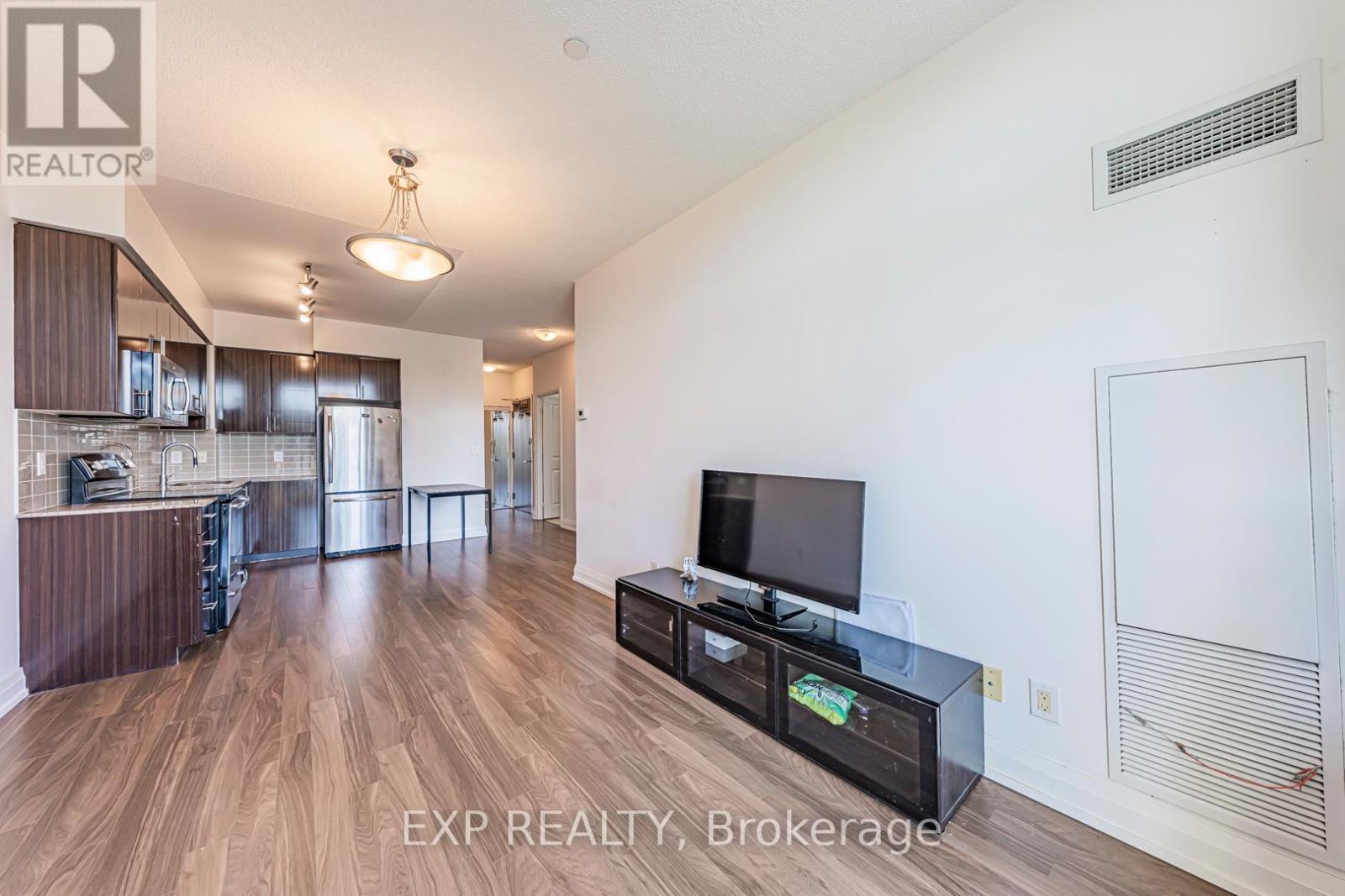 Photo 10 of 308 7167 Yonge Street, Markham ON