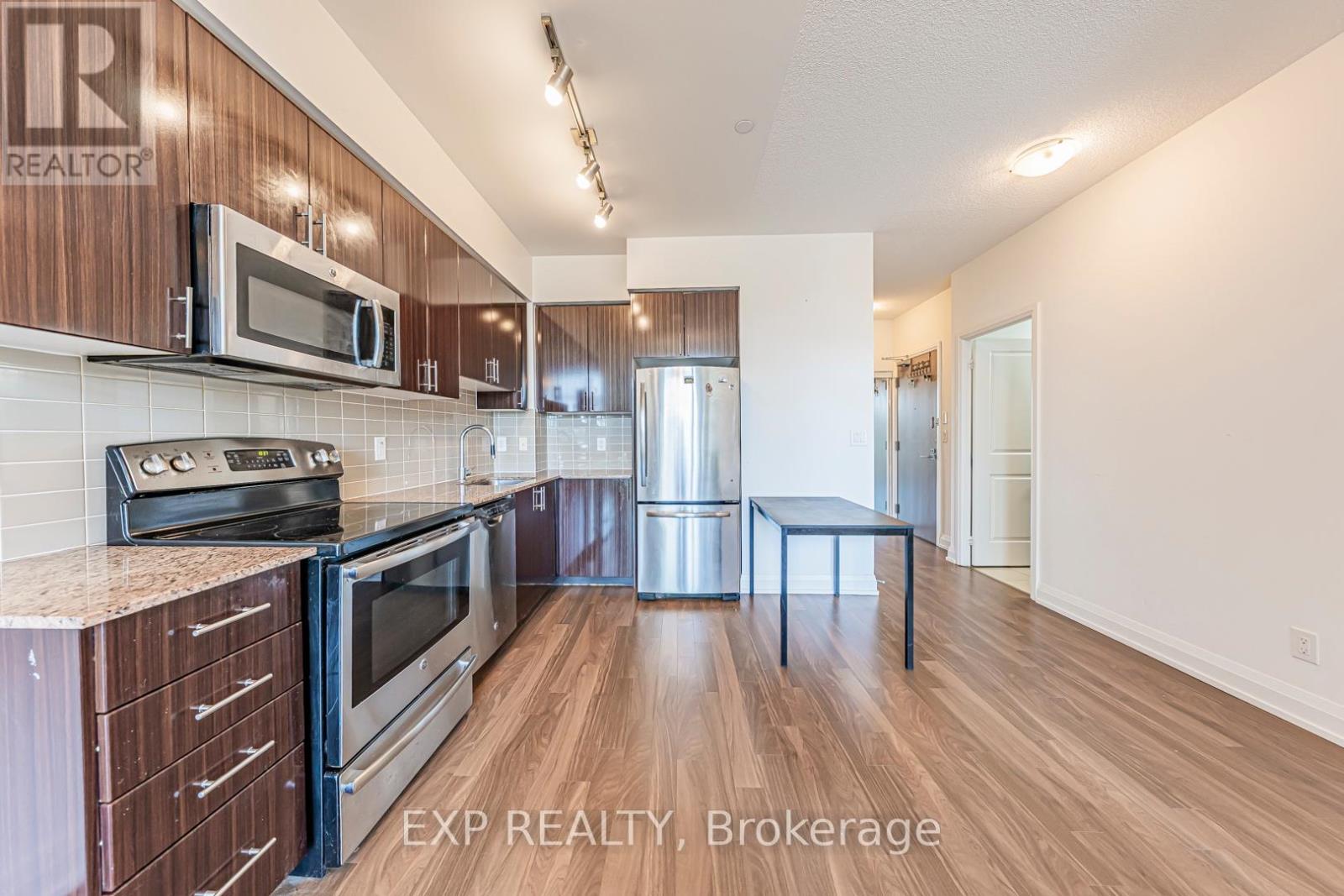 Photo 13 of 308 7167 Yonge Street, Markham ON
