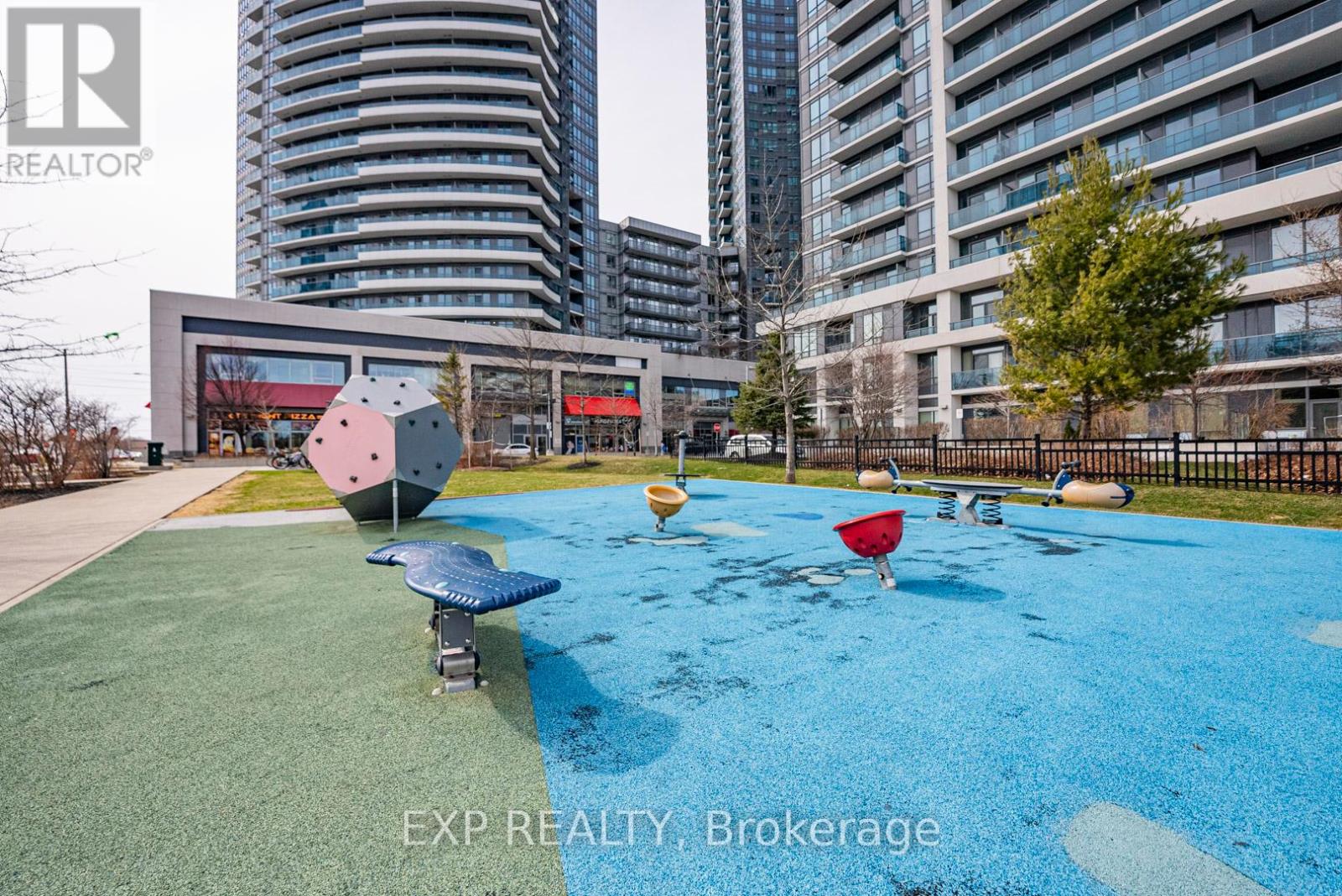 Photo 3 of 308 7167 Yonge Street, Markham ON
