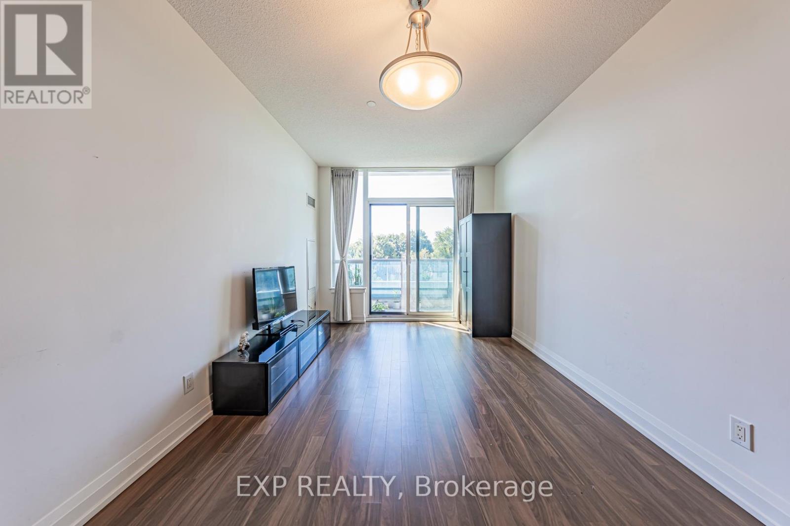 Photo 6 of 308 7167 Yonge Street, Markham ON