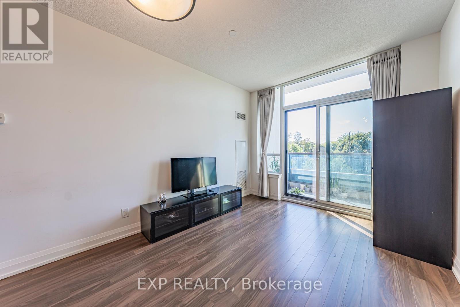Photo 7 of 308 7167 Yonge Street, Markham ON