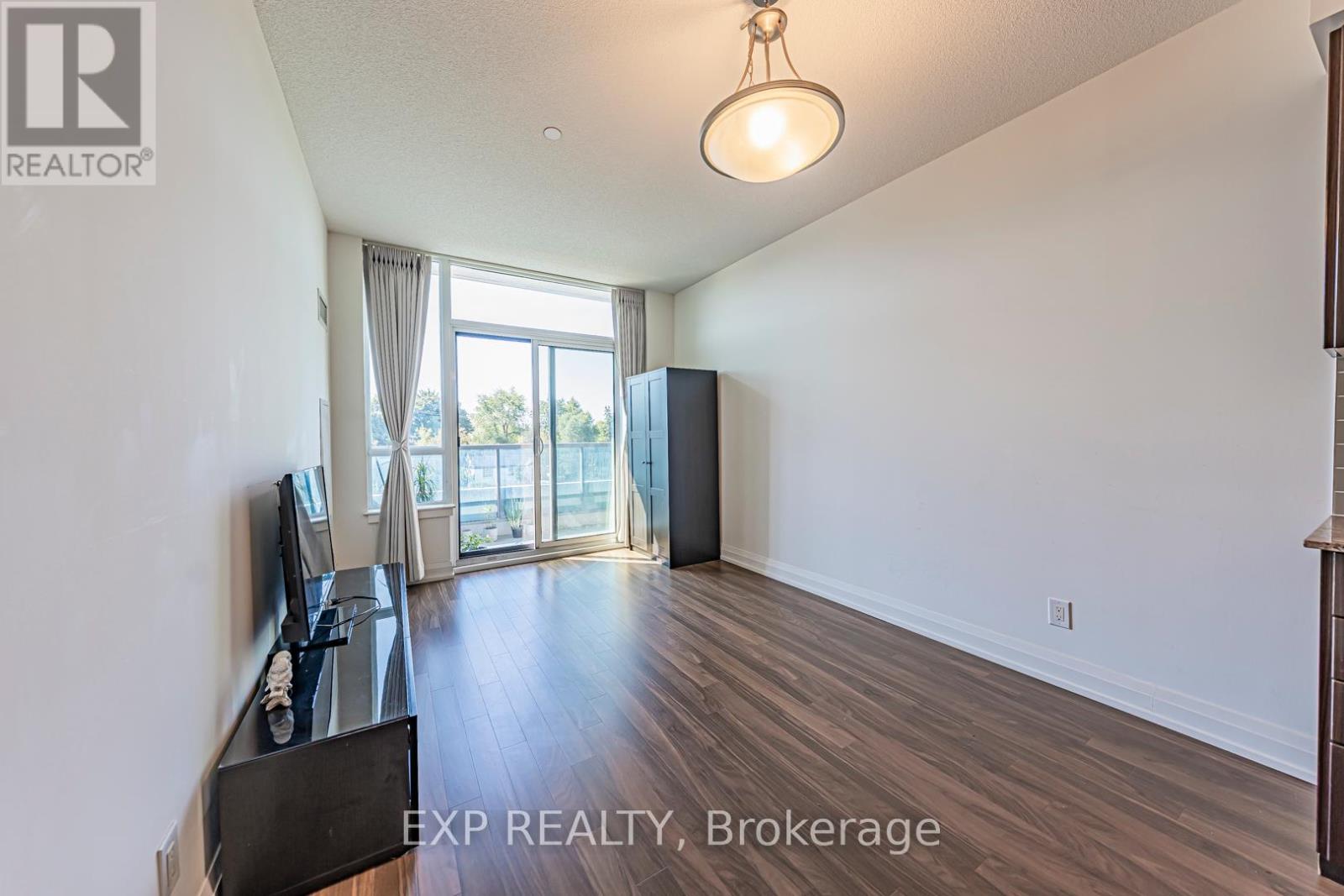 Photo 8 of 308 7167 Yonge Street, Markham ON