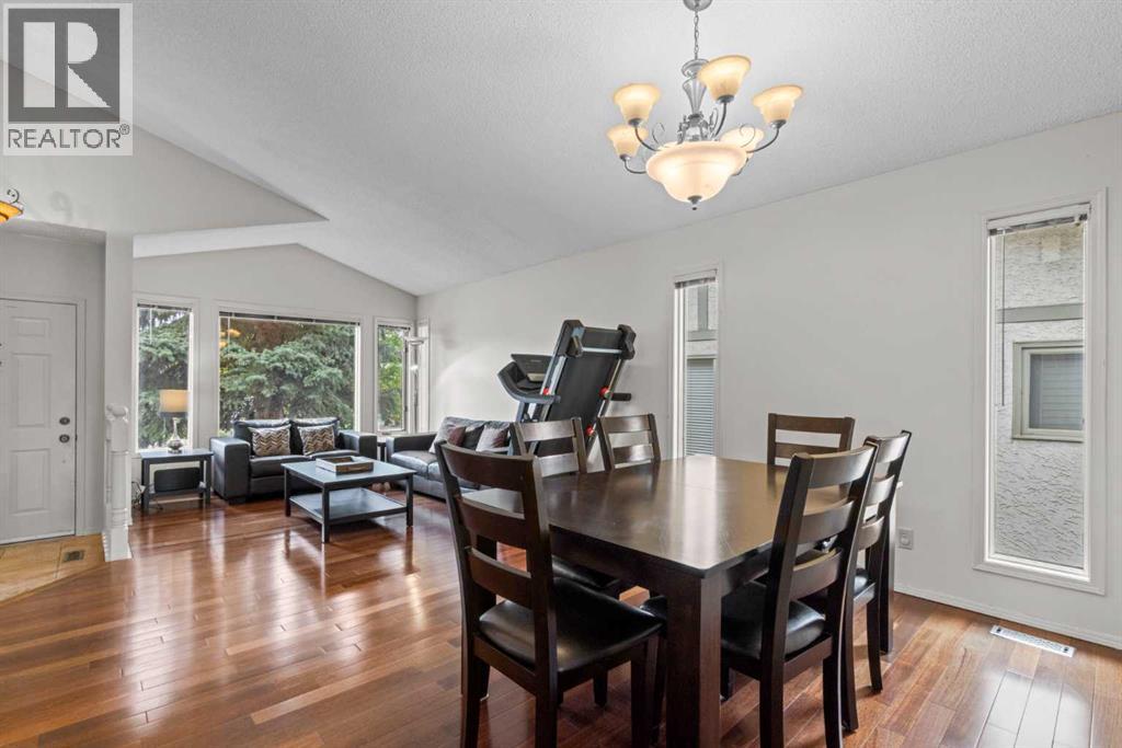 Photo 6 of 35 Millside Place Sw, Calgary AB