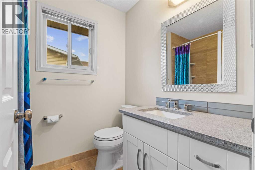 Photo 21 of 35 Millside Place Sw, Calgary AB