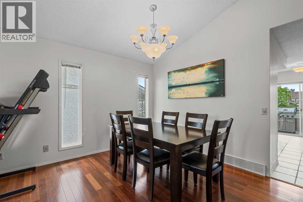 Photo 7 of 35 Millside Place Sw, Calgary AB