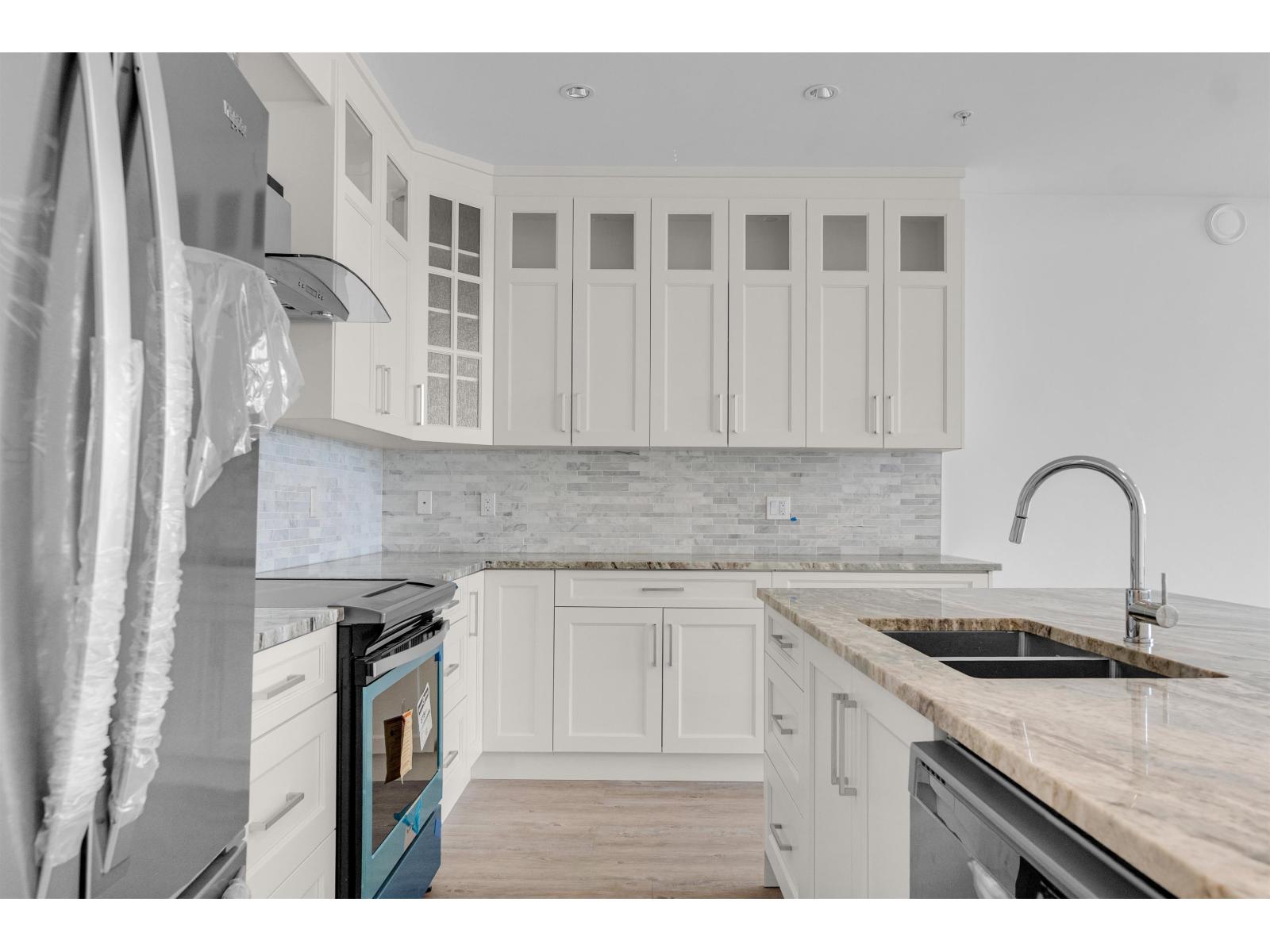 Photo 10 of 501 9983 Barnston Drive, Surrey BC