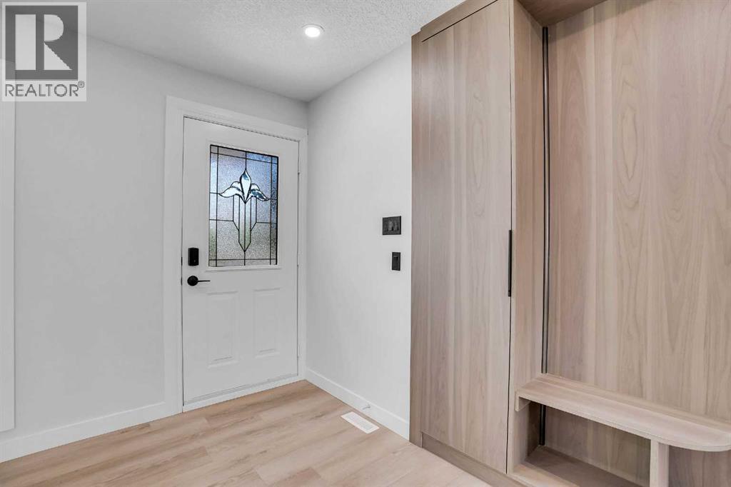 Photo 6 of 1344 Lake Michigan Crescent Se, Calgary AB