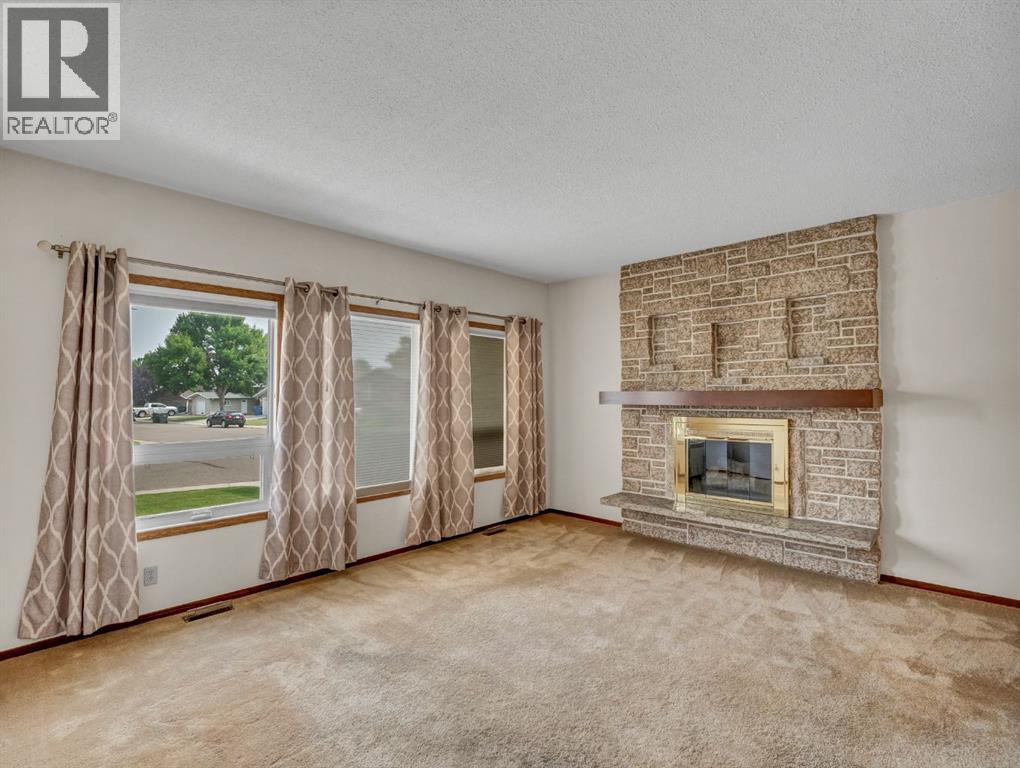 Photo 10 of 38 Rossland Crescent Se, Medicine Hat AB