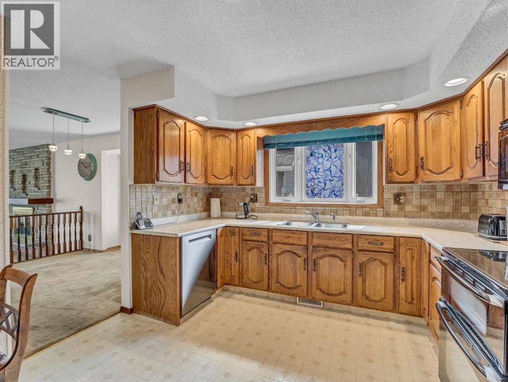 Photo 12 of 38 Rossland Crescent Se, Medicine Hat AB