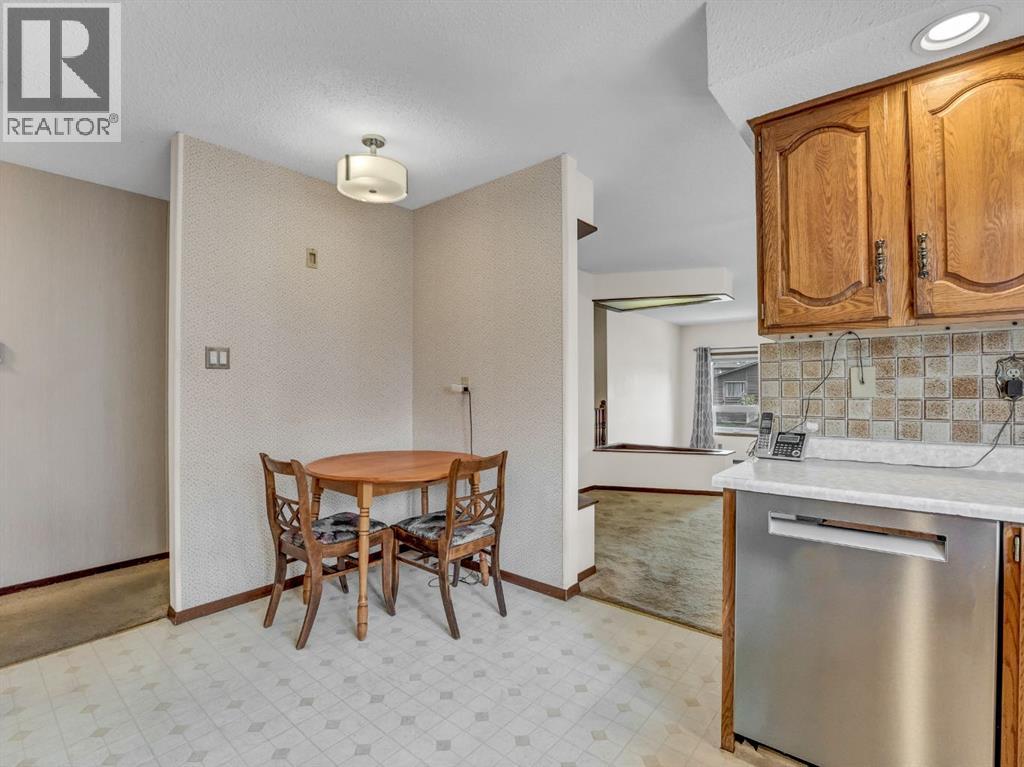 Photo 15 of 38 Rossland Crescent Se, Medicine Hat AB