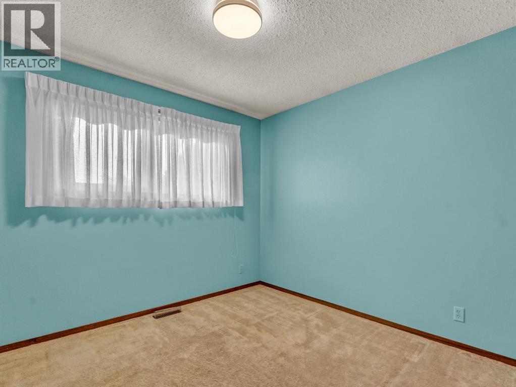 Photo 19 of 38 Rossland Crescent Se, Medicine Hat AB