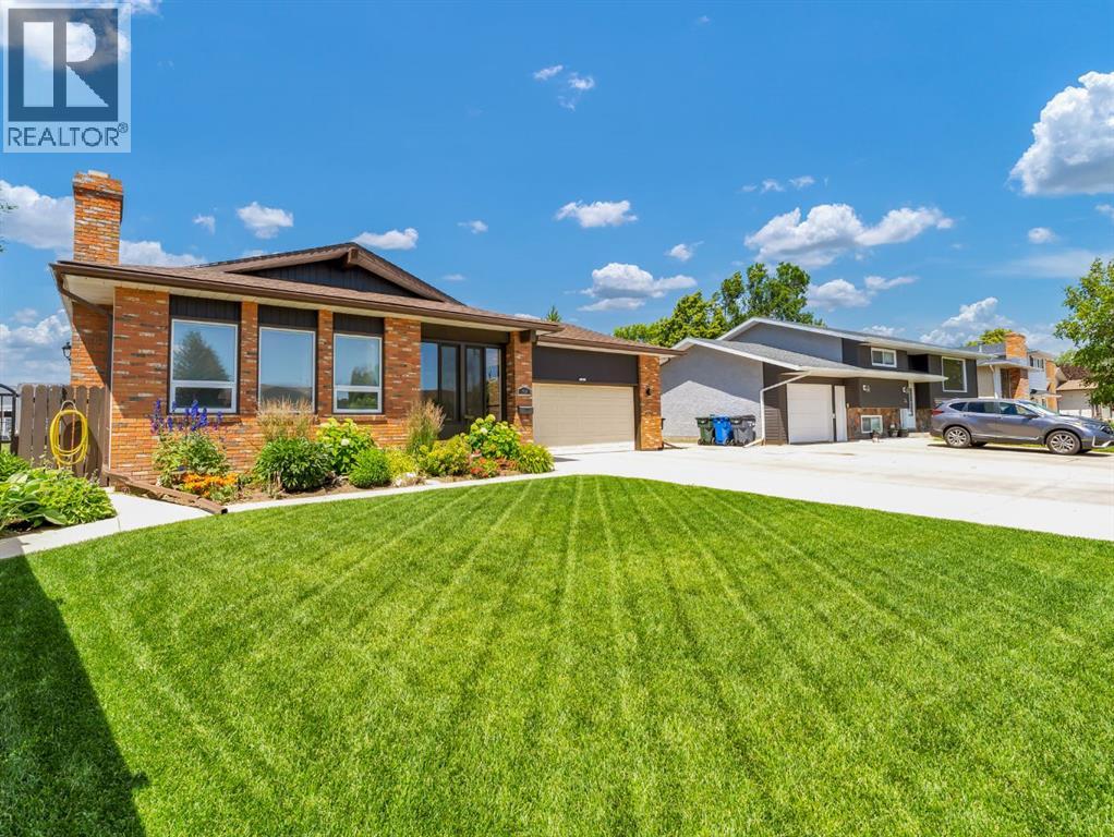 Photo 2 of 38 Rossland Crescent Se, Medicine Hat AB
