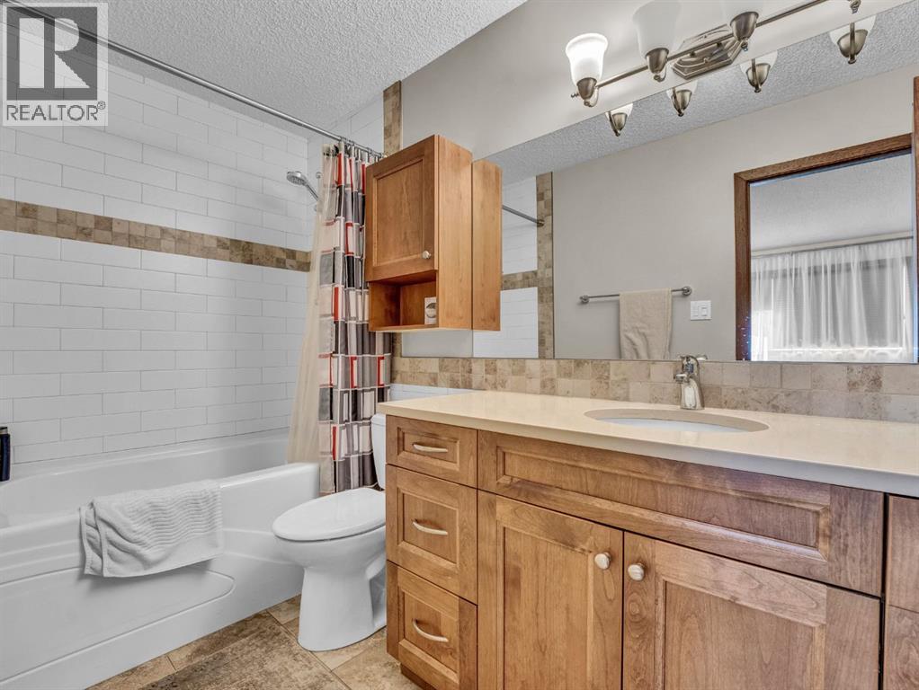 Photo 25 of 38 Rossland Crescent Se, Medicine Hat AB