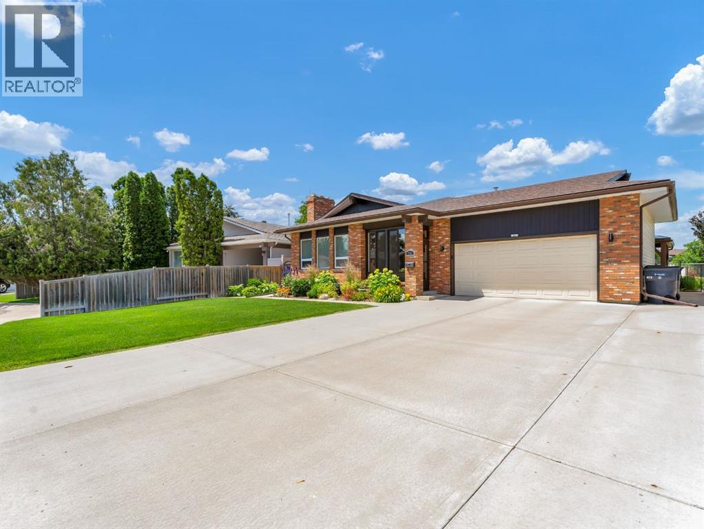 Photo 3 of 38 Rossland Crescent Se, Medicine Hat AB