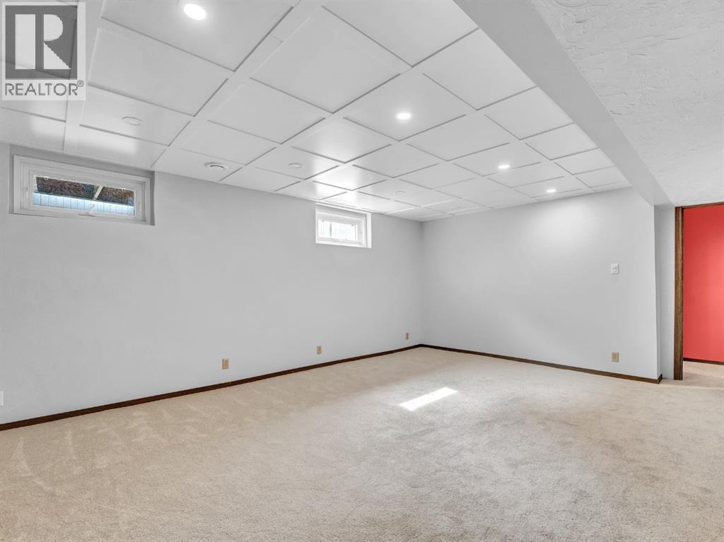 Photo 32 of 38 Rossland Crescent Se, Medicine Hat AB