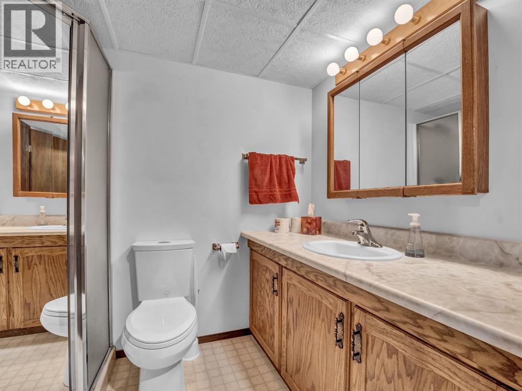Photo 33 of 38 Rossland Crescent Se, Medicine Hat AB