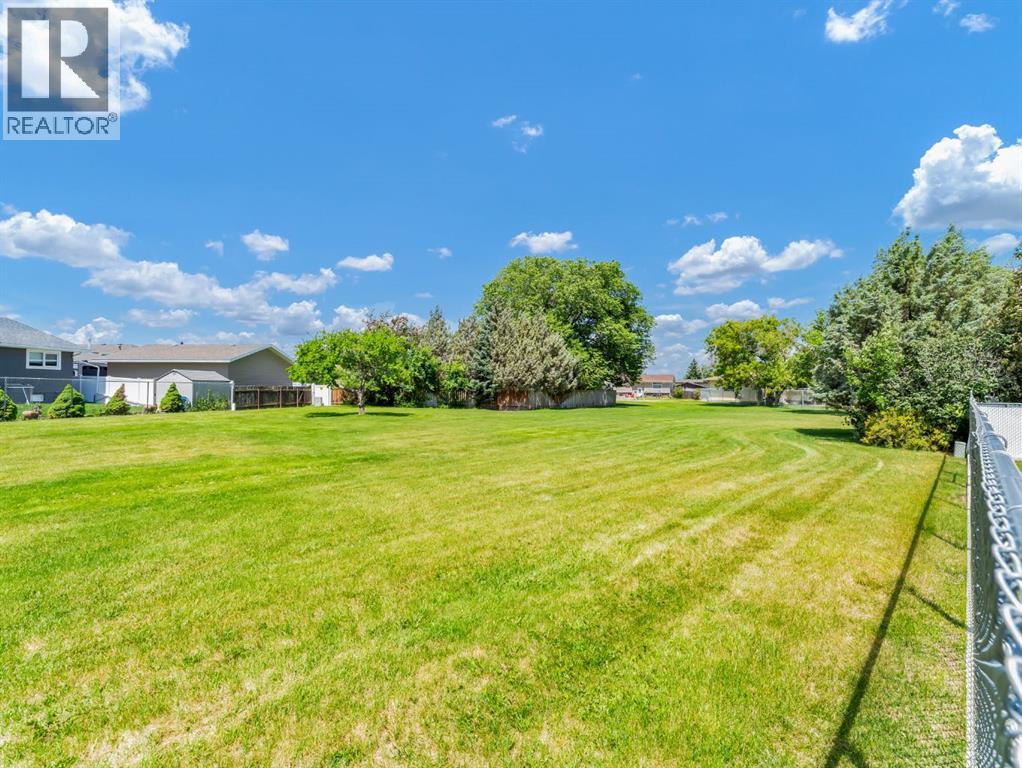 Photo 37 of 38 Rossland Crescent Se, Medicine Hat AB
