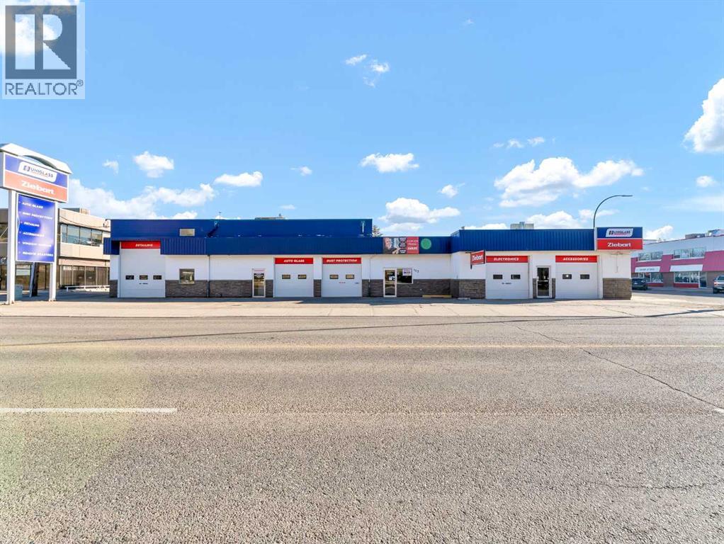 Photo 1 of 1137 1139 Kingsway Avenue Se, Medicine Hat AB