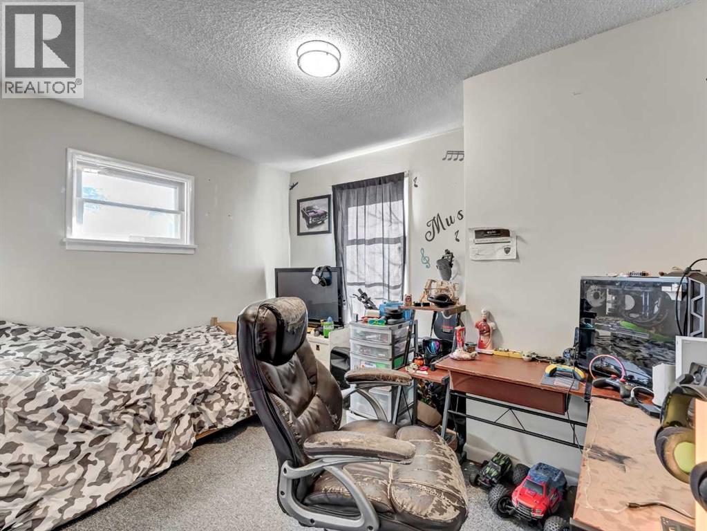 Photo 43 of 1137 1139 Kingsway Avenue Se, Medicine Hat AB