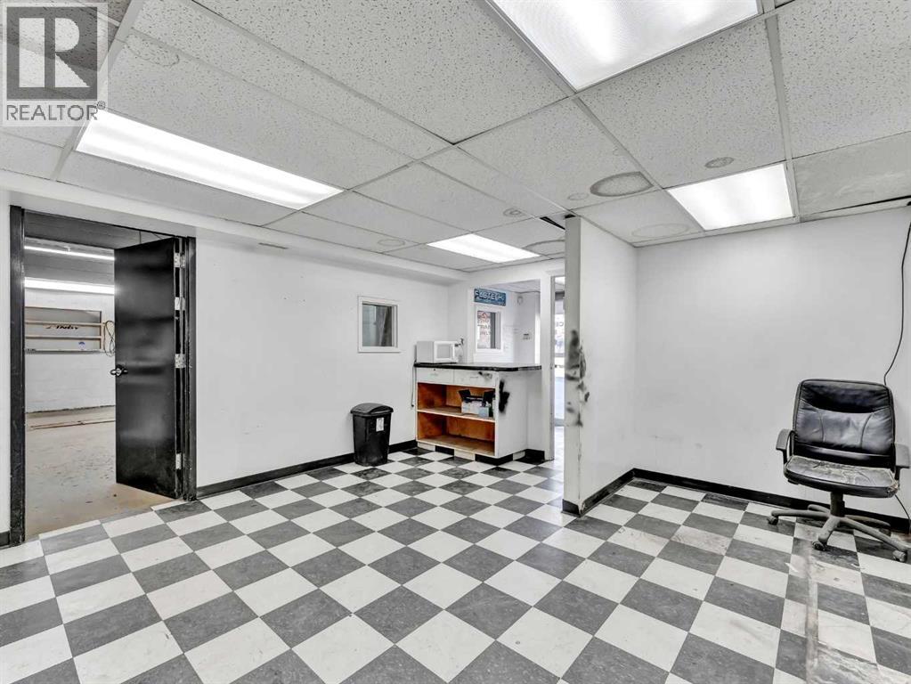 Photo 17 of 1137 1139 Kingsway Avenue Se, Medicine Hat AB