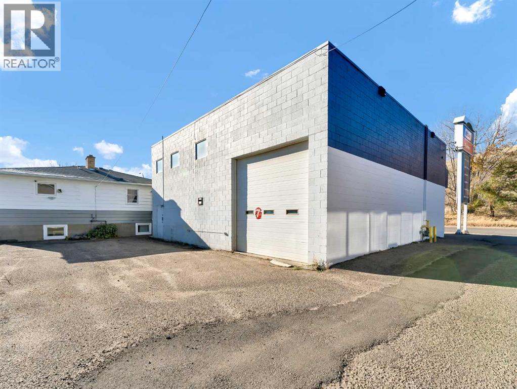 Photo 37 of 1137 1139 Kingsway Avenue Se, Medicine Hat AB
