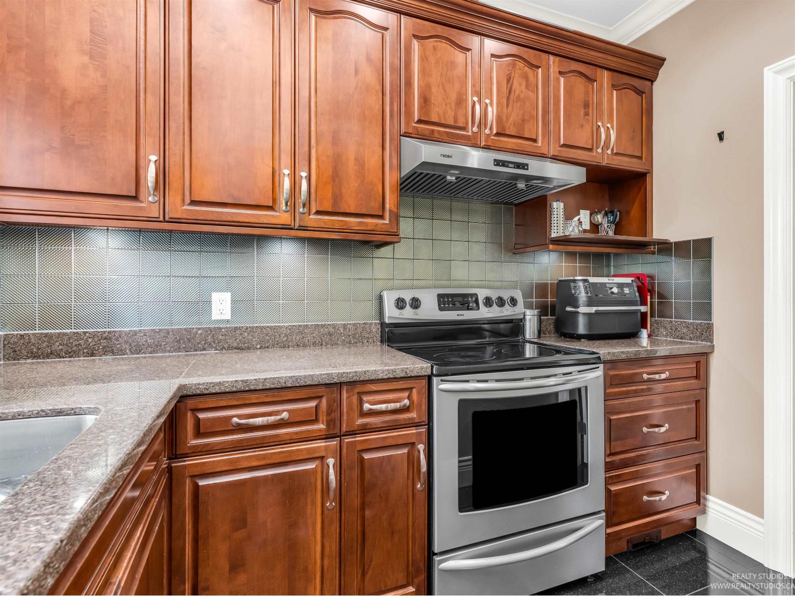 Photo 15 of 5733 136 B Street, Surrey BC