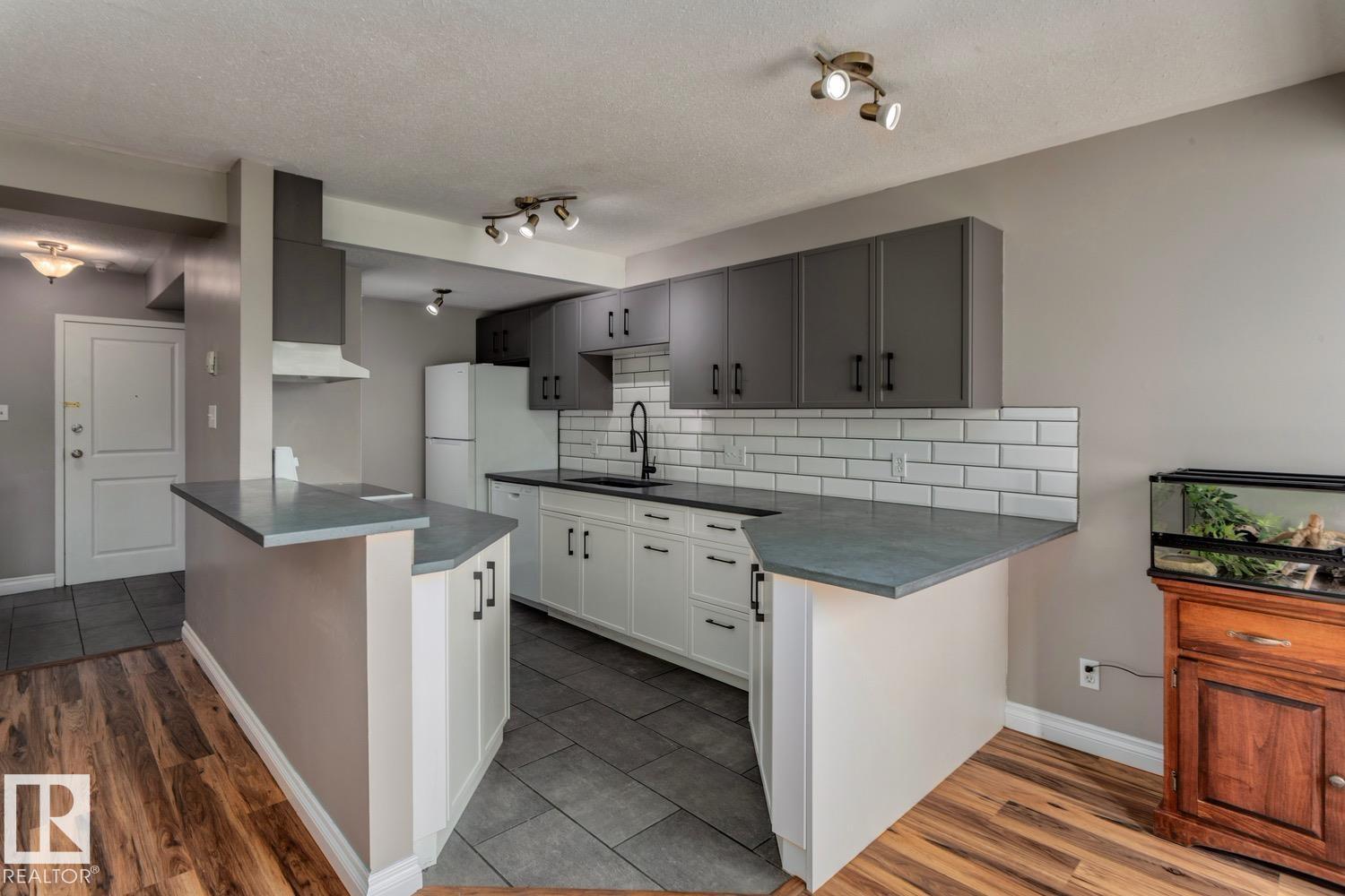 Photo 9 of 209 11033 127 St Nw, Edmonton AB