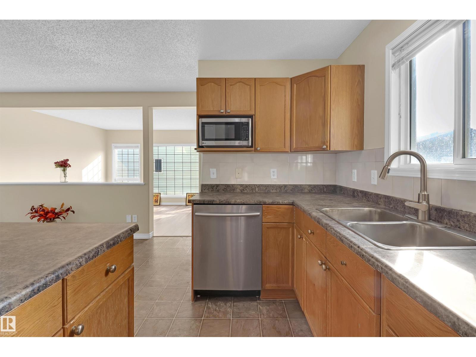Photo 10 of 460 Gibb Wd Nw, Edmonton AB