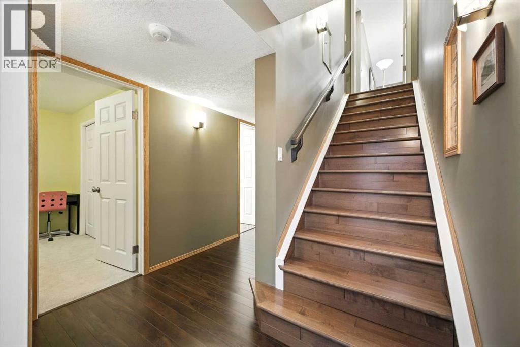 Photo 36 of 141 Edgeview Road Nw, Calgary AB