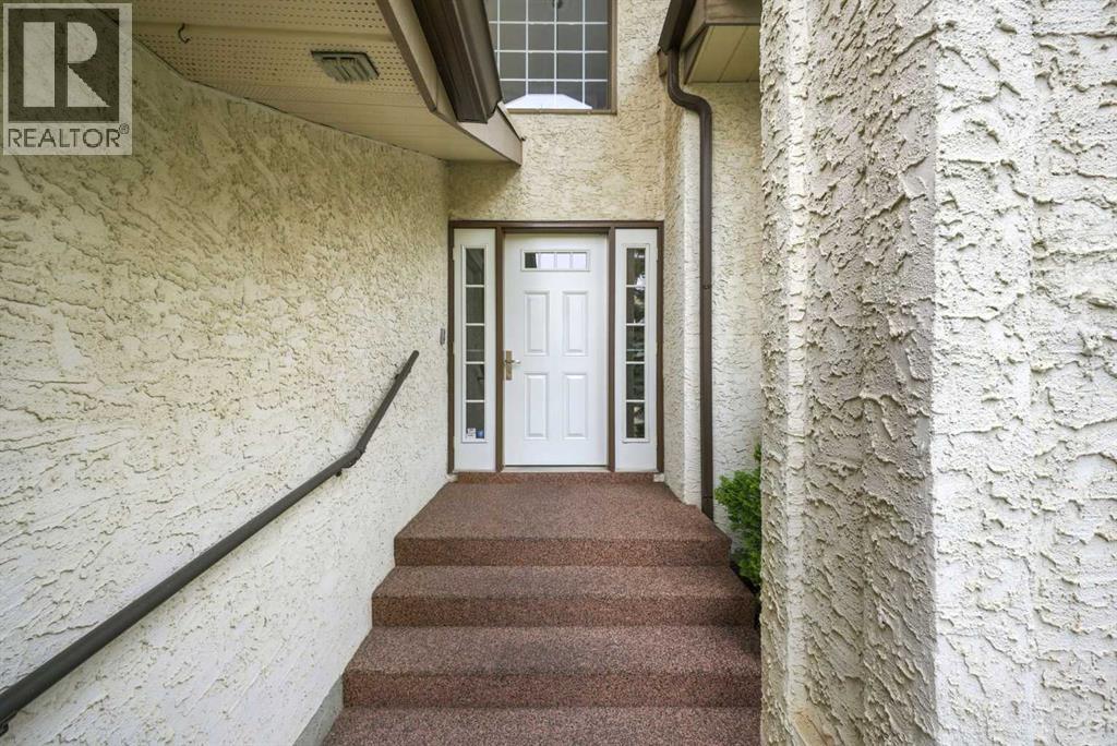 Photo 4 of 141 Edgeview Road Nw, Calgary AB