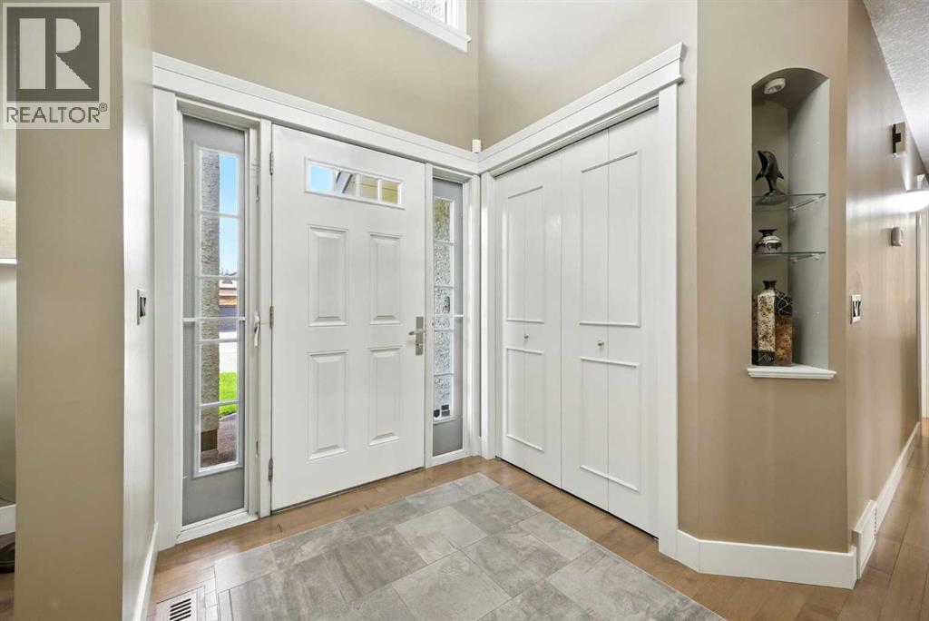 Photo 5 of 141 Edgeview Road Nw, Calgary AB