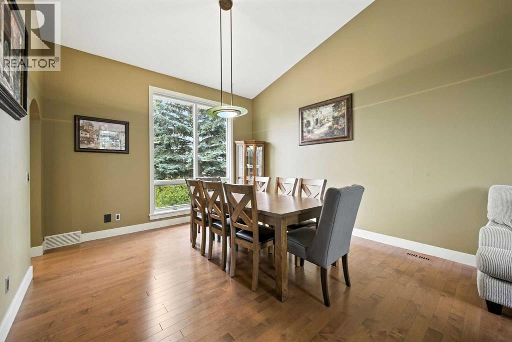 Photo 9 of 141 Edgeview Road Nw, Calgary AB