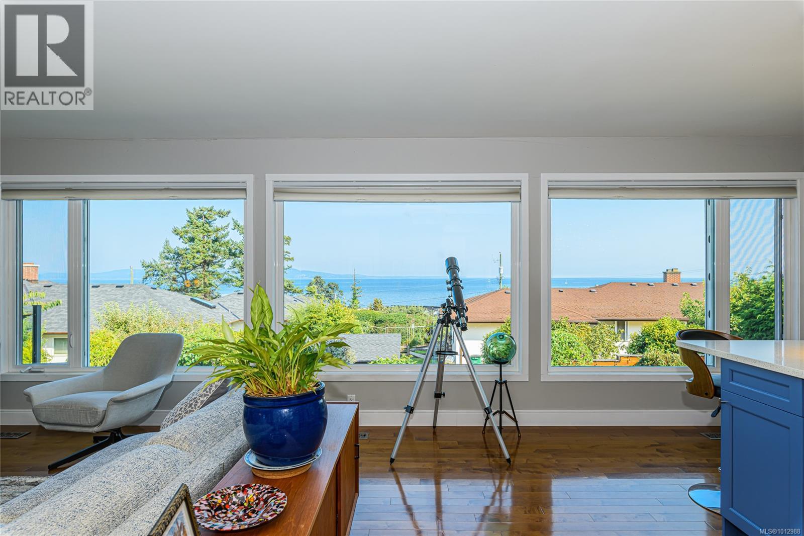 Photo 10 of 4461 Arsens Pl, Saanich BC