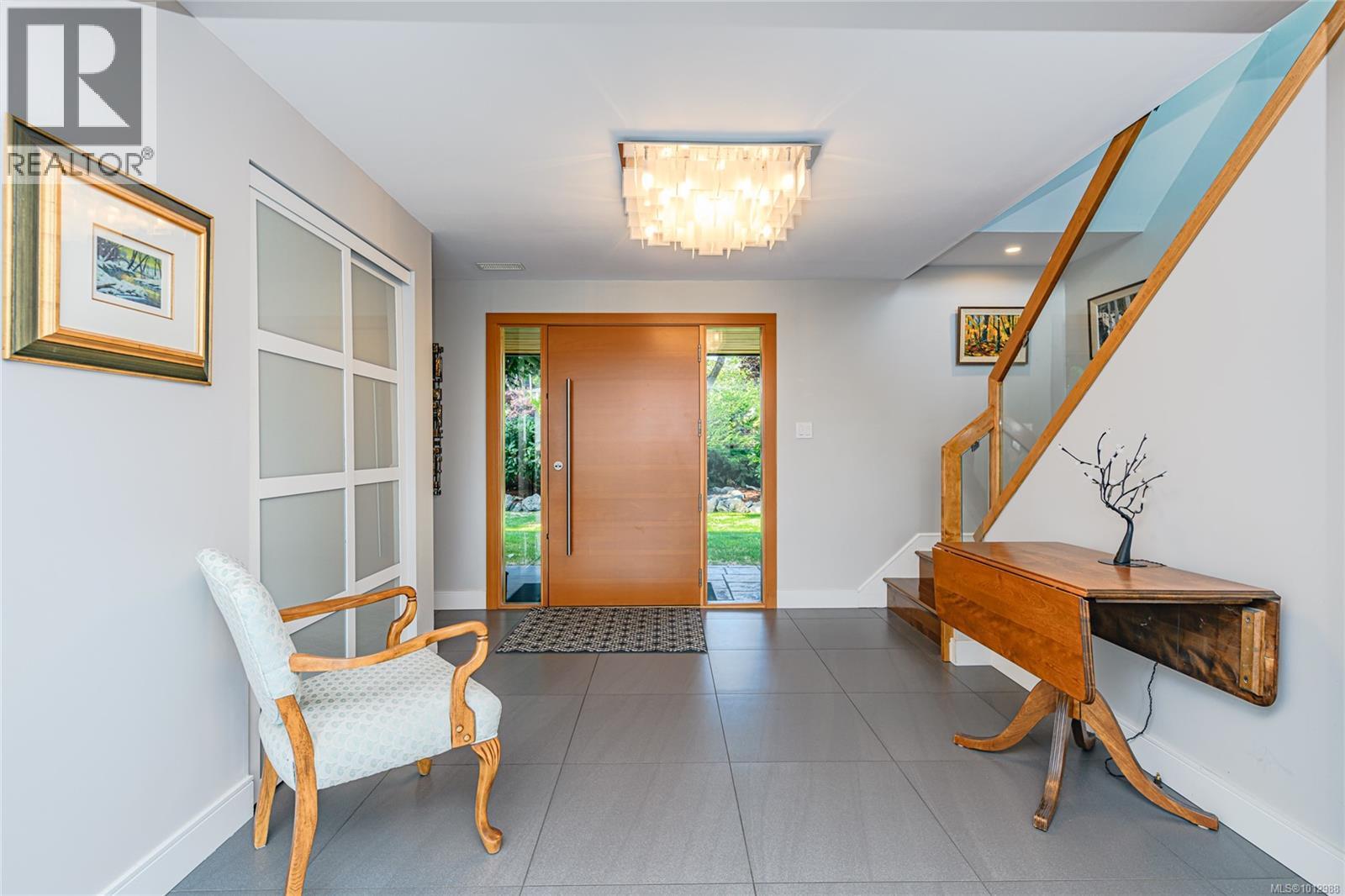 Photo 8 of 4461 Arsens Pl, Saanich BC
