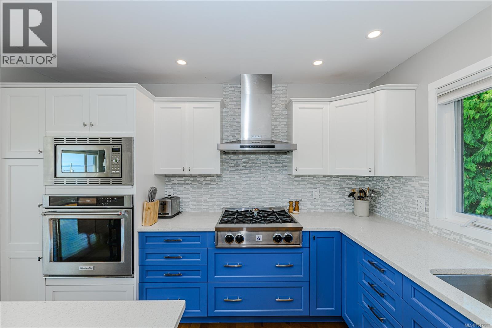 Photo 16 of 4461 Arsens Pl, Saanich BC