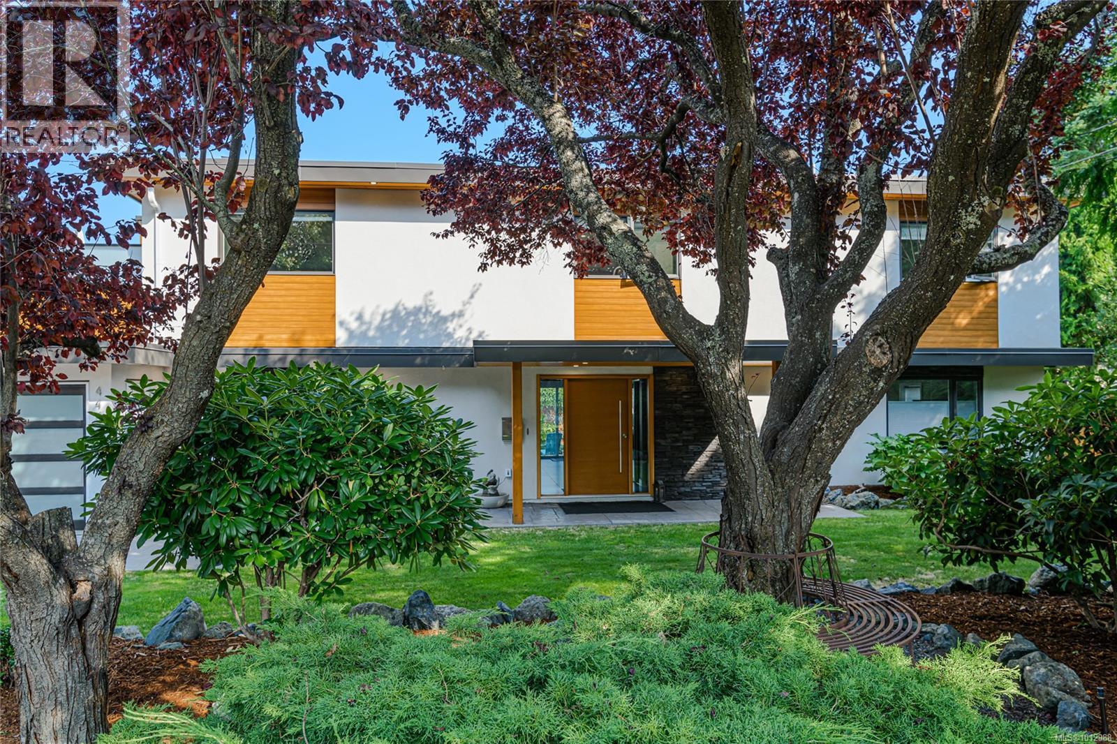 Photo 6 of 4461 Arsens Pl, Saanich BC