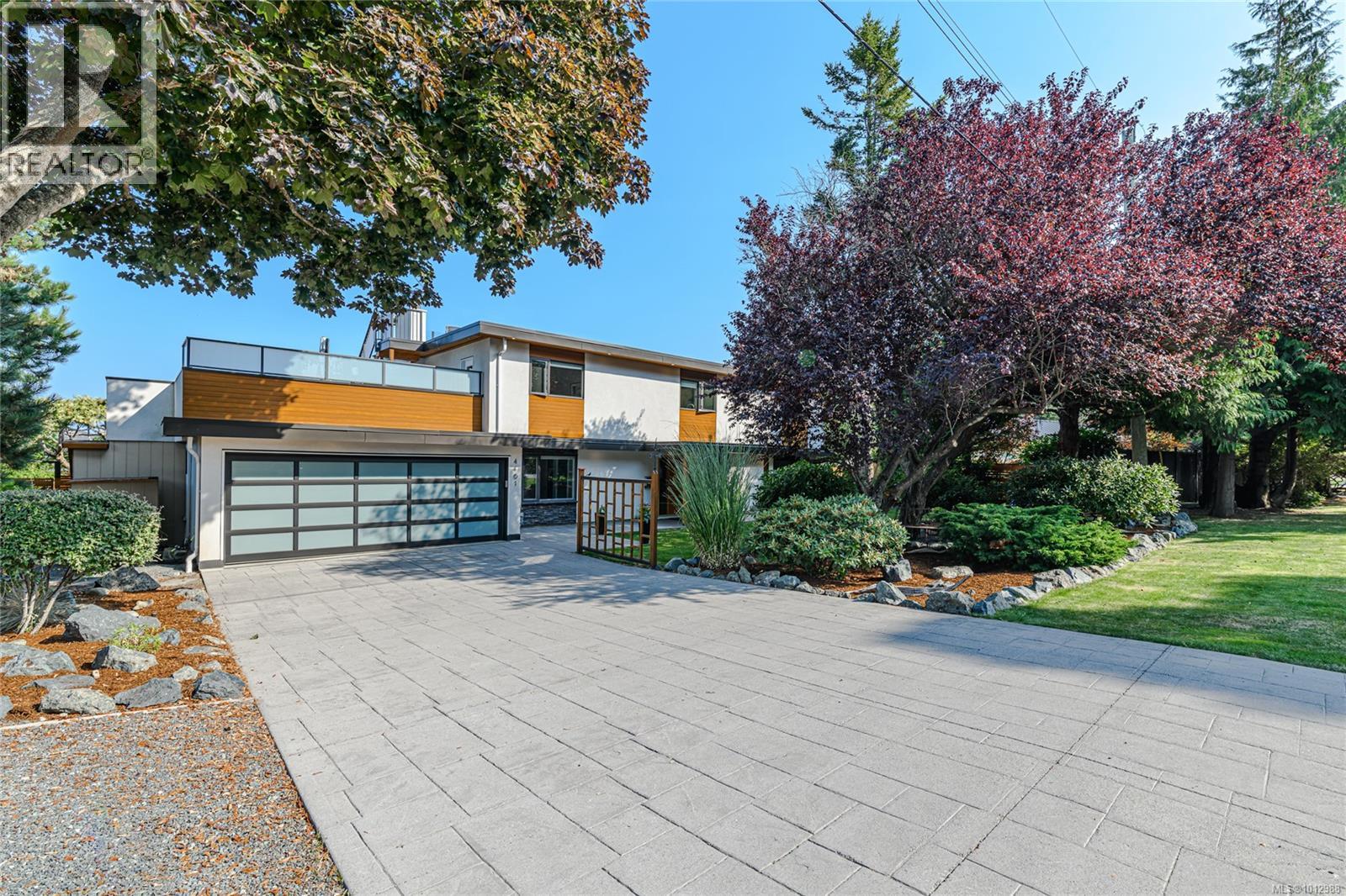 Photo 2 of 4461 Arsens Pl, Saanich BC