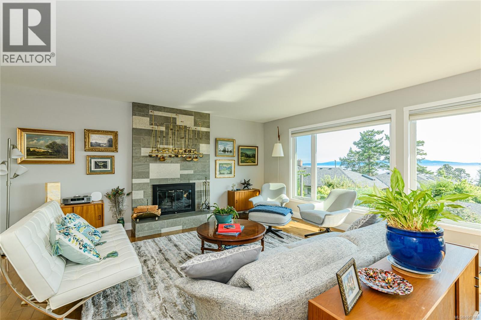Photo 9 of 4461 Arsens Pl, Saanich BC