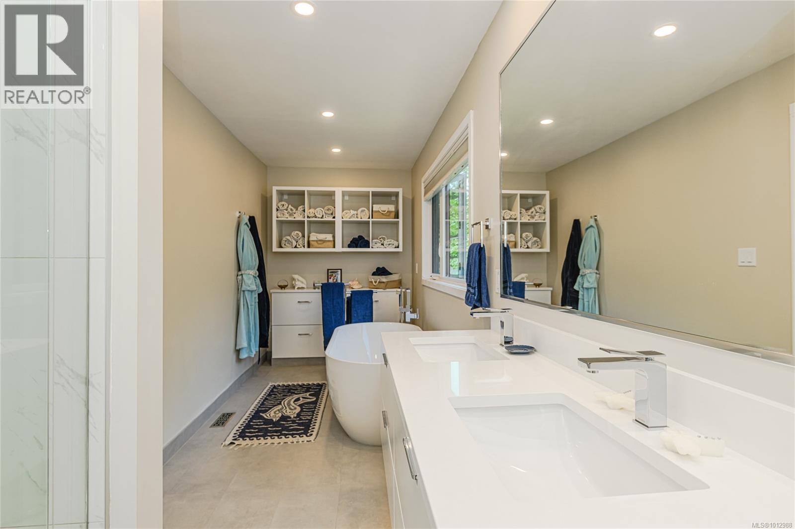 Photo 29 of 4461 Arsens Pl, Saanich BC