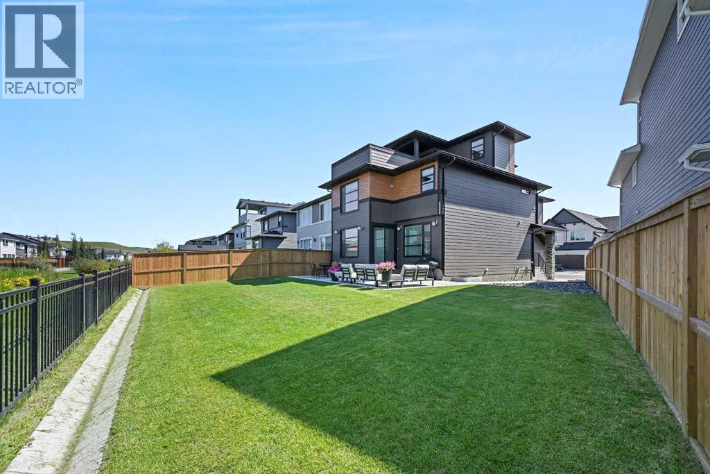 Photo 5 of 905 Cranbrook Gardens Se, Calgary AB