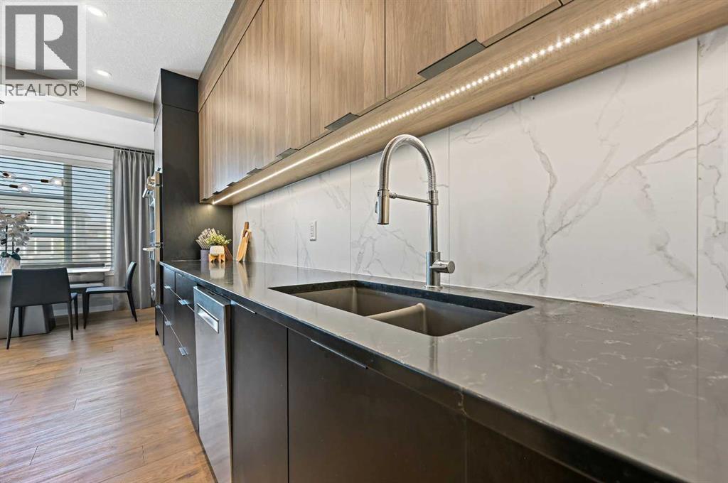 Photo 10 of 905 Cranbrook Gardens Se, Calgary AB