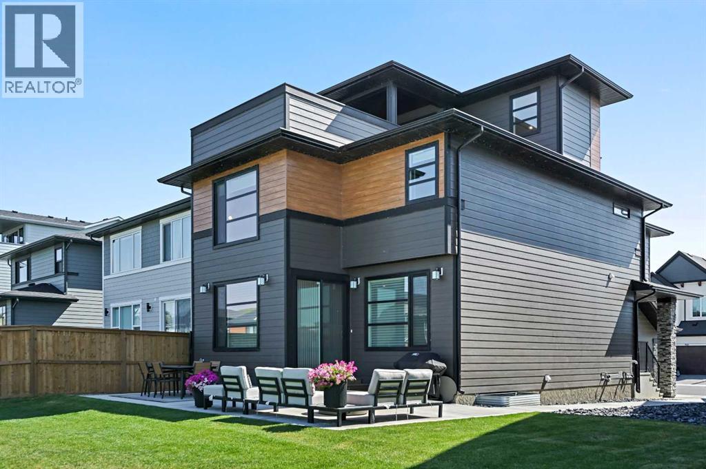 Photo 4 of 905 Cranbrook Gardens Se, Calgary AB