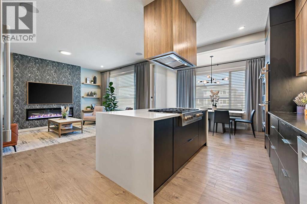 Photo 11 of 905 Cranbrook Gardens Se, Calgary AB