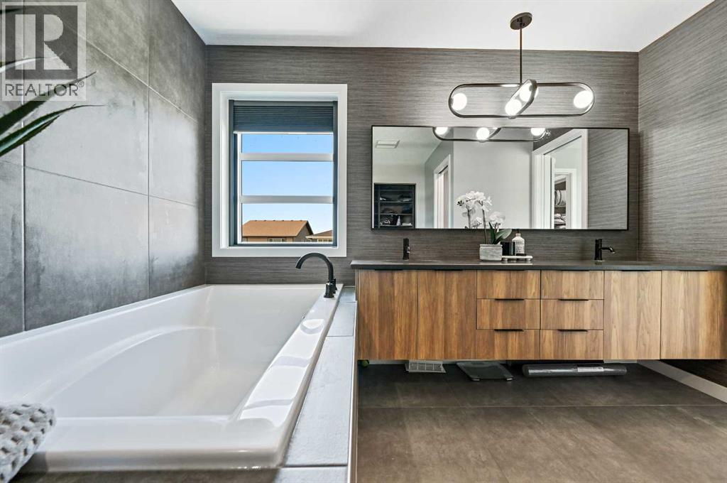 Photo 39 of 905 Cranbrook Gardens Se, Calgary AB