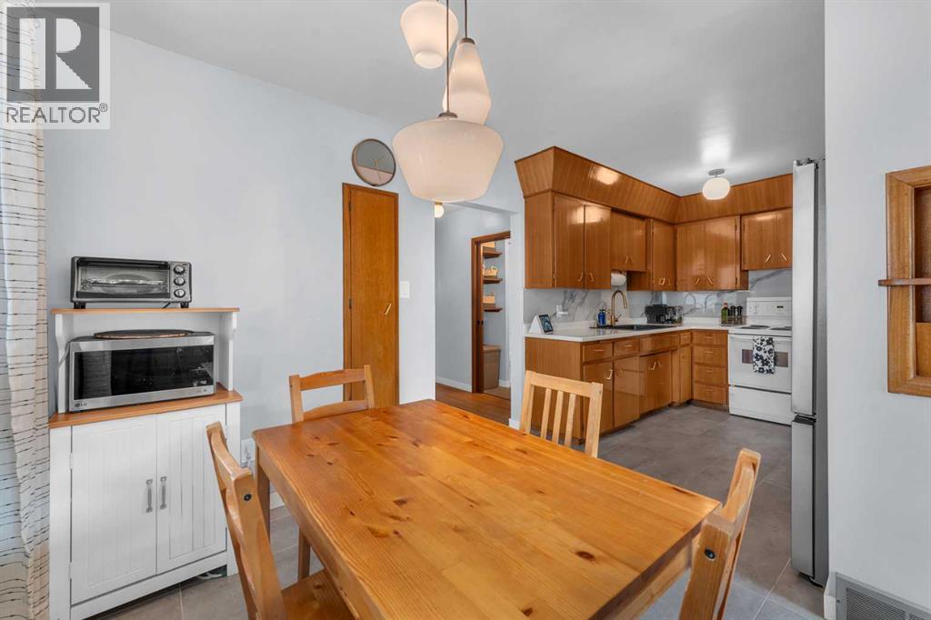 Photo 11 of 120 A 27 Avenue Ne, Calgary AB