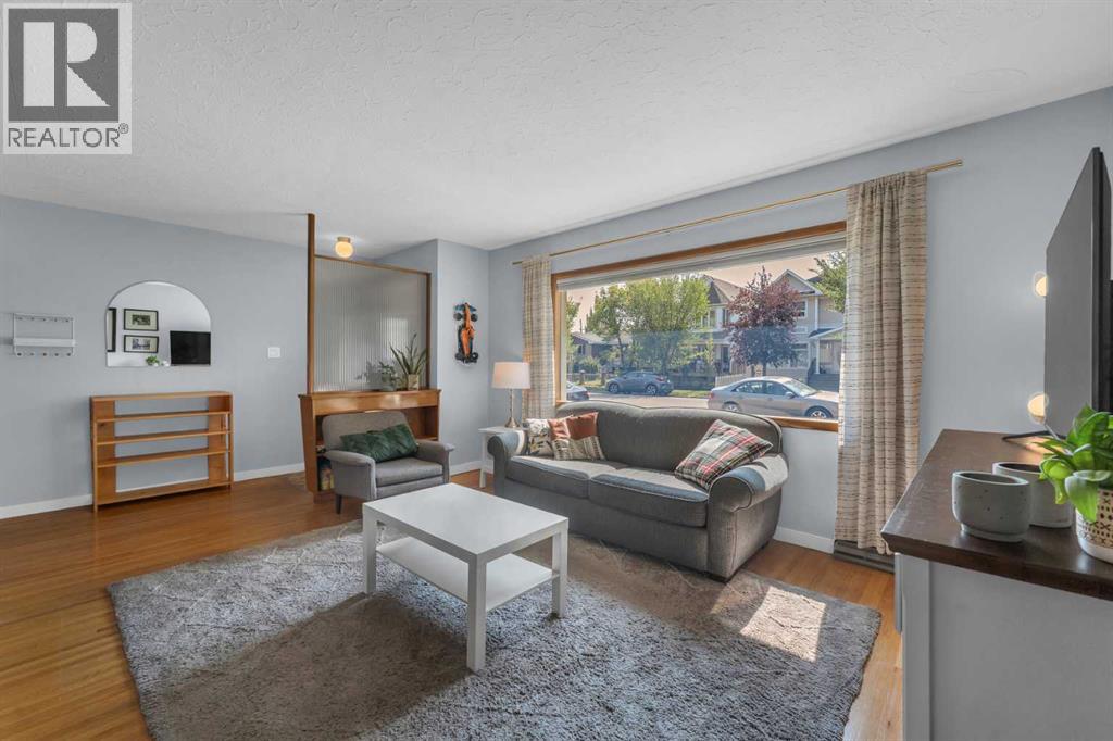 Photo 5 of 120 A 27 Avenue Ne, Calgary AB